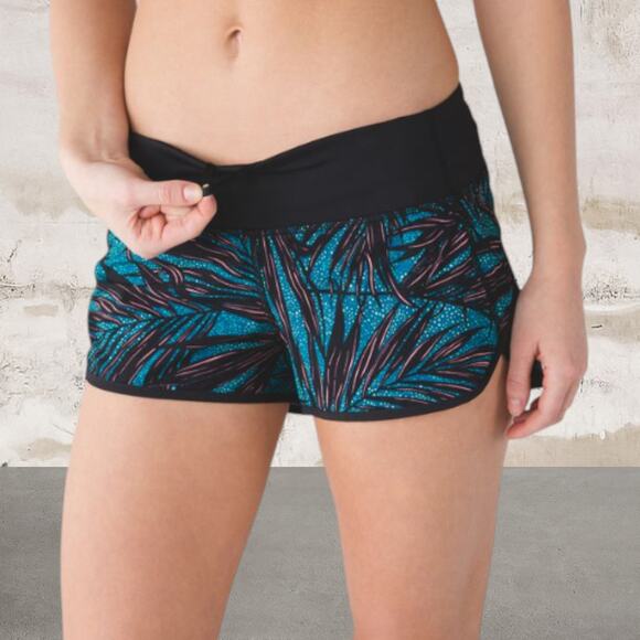 Lululemon Run Speed Short 4-way Stretch Size 6 in Palm Lace Tofino Teal - Picture 1 of 4